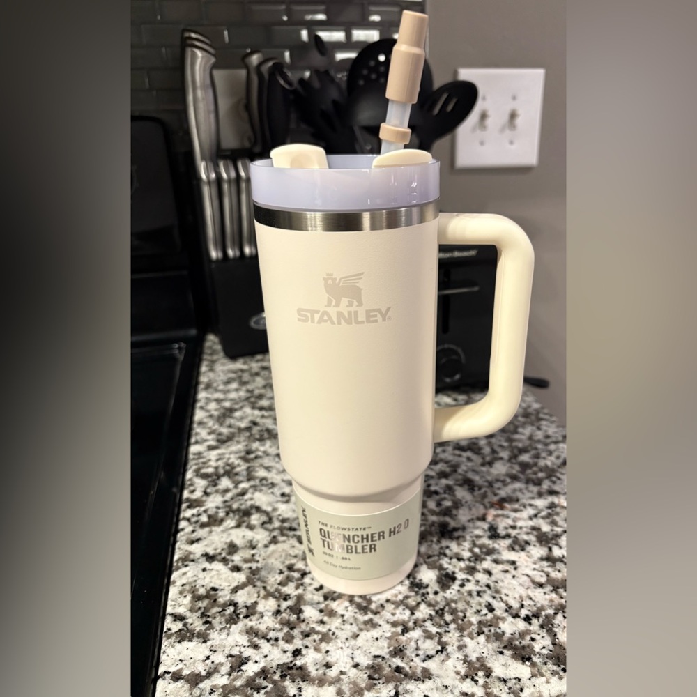 Stanley Cream 30 oz Quencher